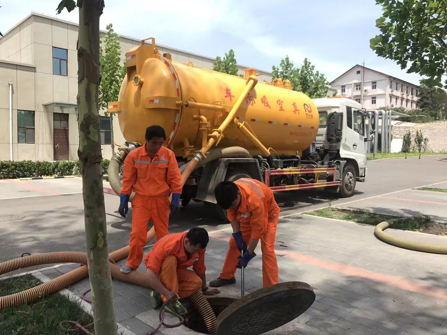 灯塔化粪池清理与5-8吨吸粪车施工效率分析